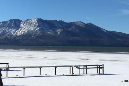 Amazing Lakefront GETAWAY!!!