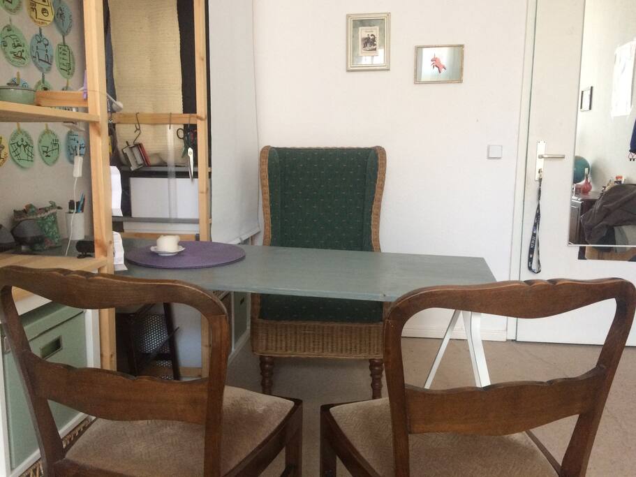 Arbeitsplatz, Frühstückstisch oder Leseecke