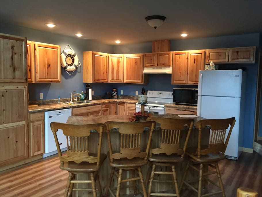 4 Chair Island, Dishwasher, Microwave, Refrig.