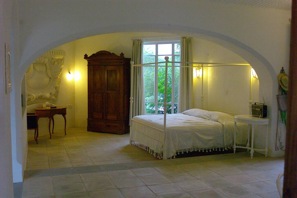 KING SIZE BED.ANTIQUE CLOSET