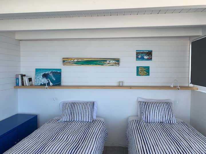 ห้องนอน 2 มี 2 เตียงขนาด 1 ล้าน