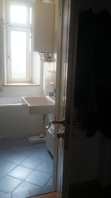 Badezimmer mit Badewanne