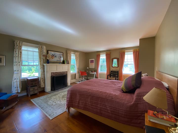 Chumba cha kulala cha ghorofani 1 na kitanda cha malkia