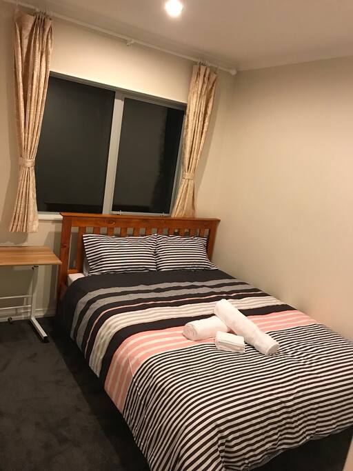 Deluxe Queen Room 2