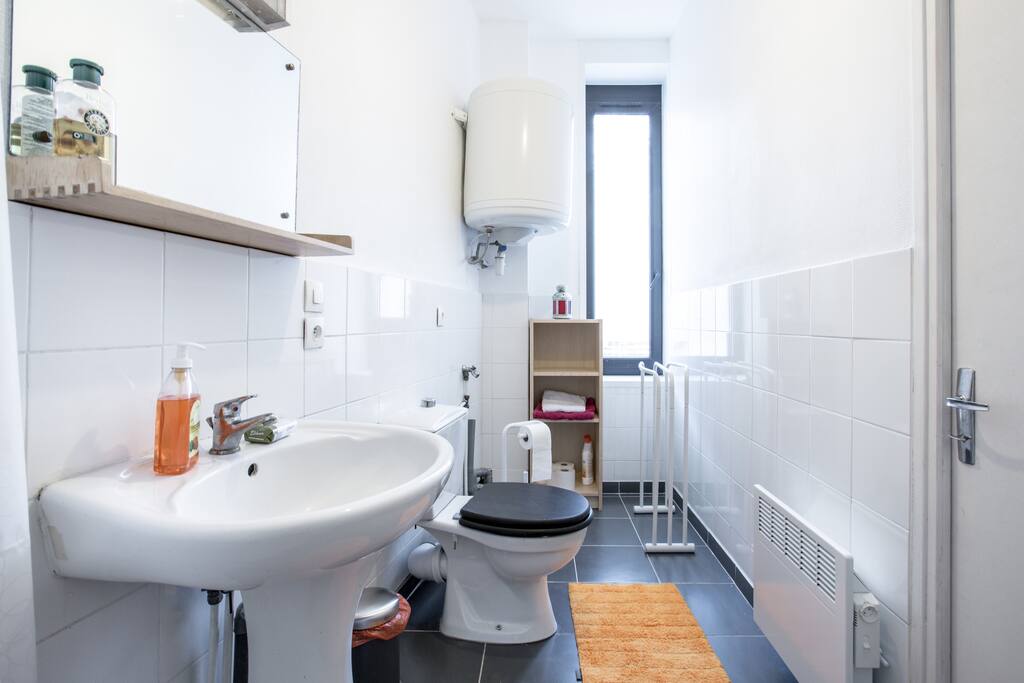 SDB-WC refaite récemment, avec douche italienne