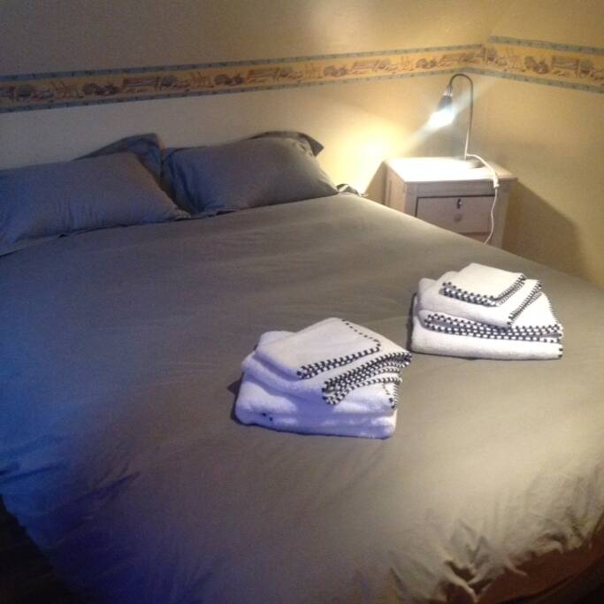 Serviettes et draps de bain fournis