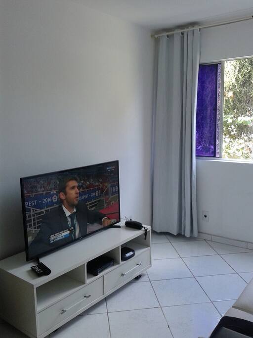 Tv de 48", com tv a cabo e Net Flix