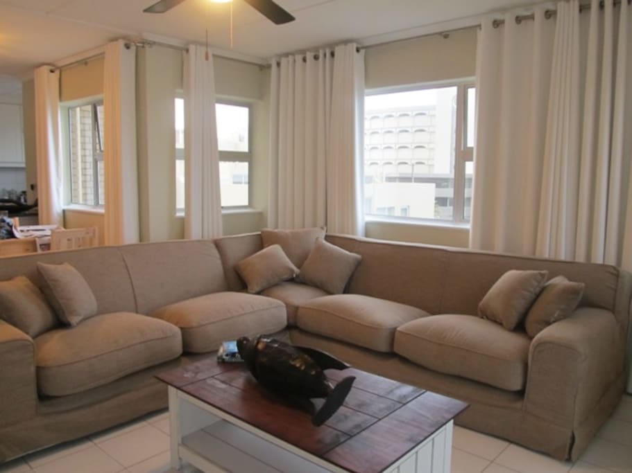 Open plan Lounge area