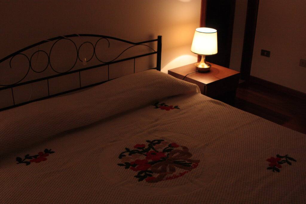 Camera da letto in notturna