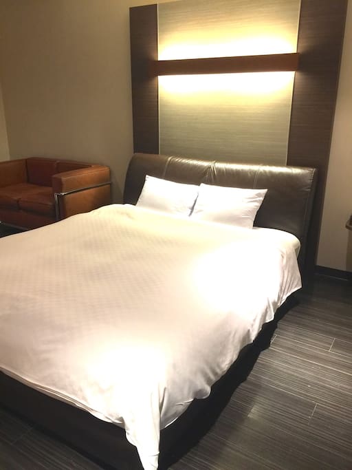 Clean and comfortable queen-sized bed w/fresh bedding sheets.