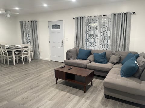 3 bed home &plenty space front & back yrd in Azusa