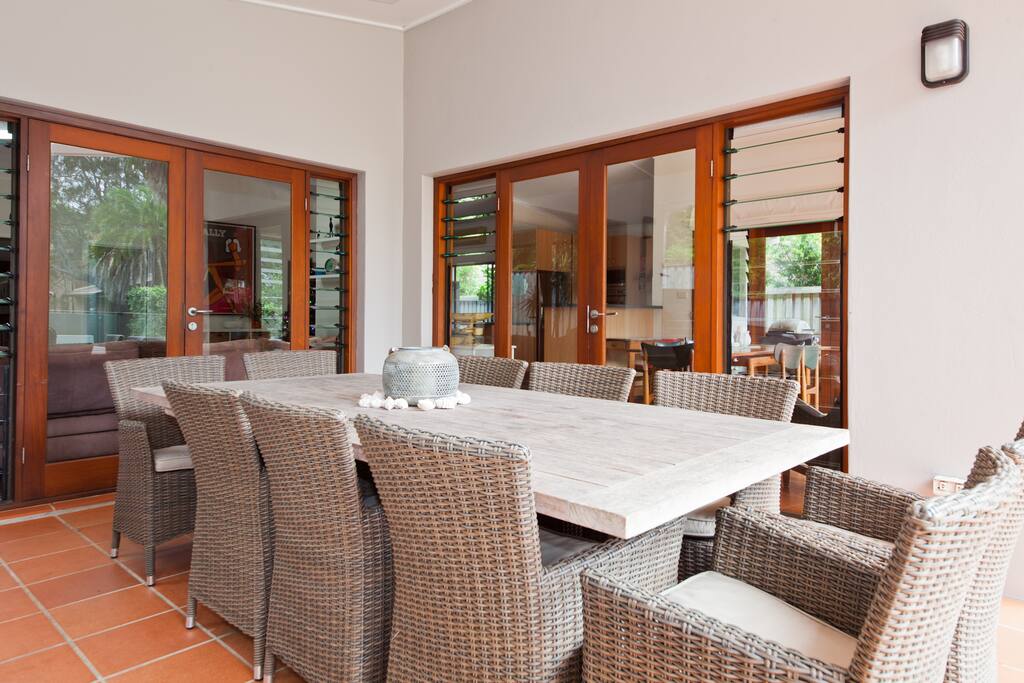 Alfresco entertaining for 10