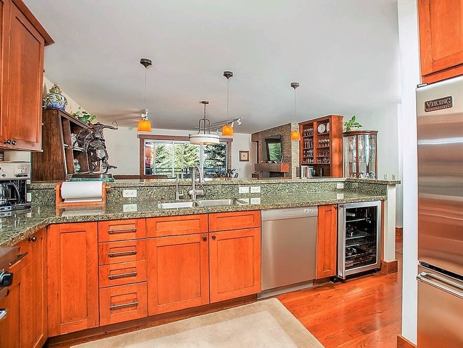 High end kitchen perfect for entertaining