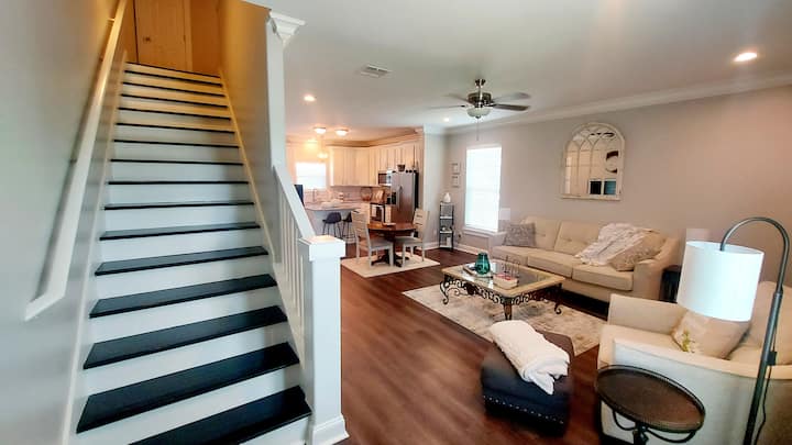 Stylish Downtown Stay - Lake Charles, LA