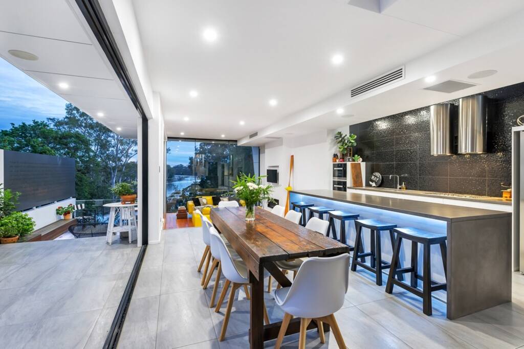 Kitchen dinning area.