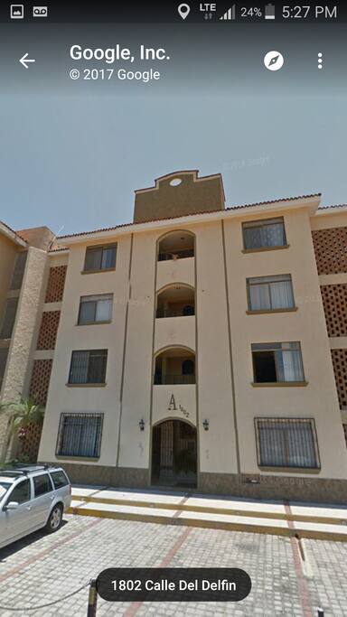 Very Clean and Very secure Building. This apartement is on the 4th floor.