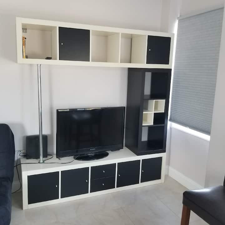 Charming Studio For Two! Right Across The Beach! - North Miami Beach, FL