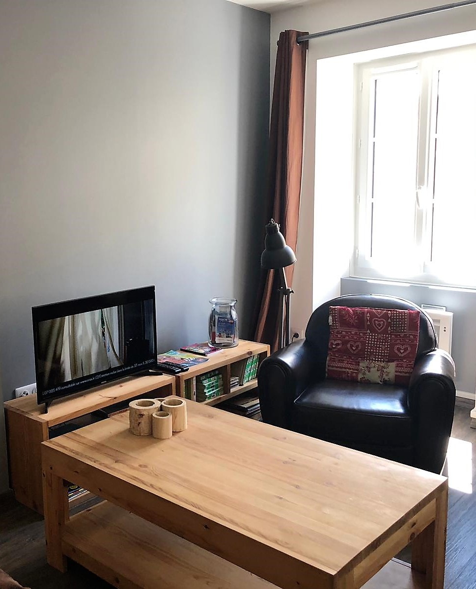 Airbnb performant: Mountain cottage at the foot of the Jura slopes, center Lélex à Lélex