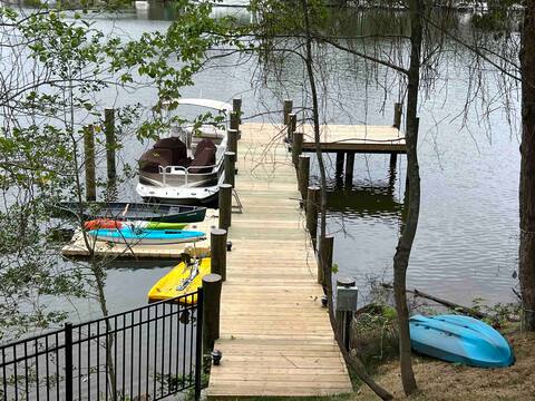 CHeerful 3-bedroom  waterfront home