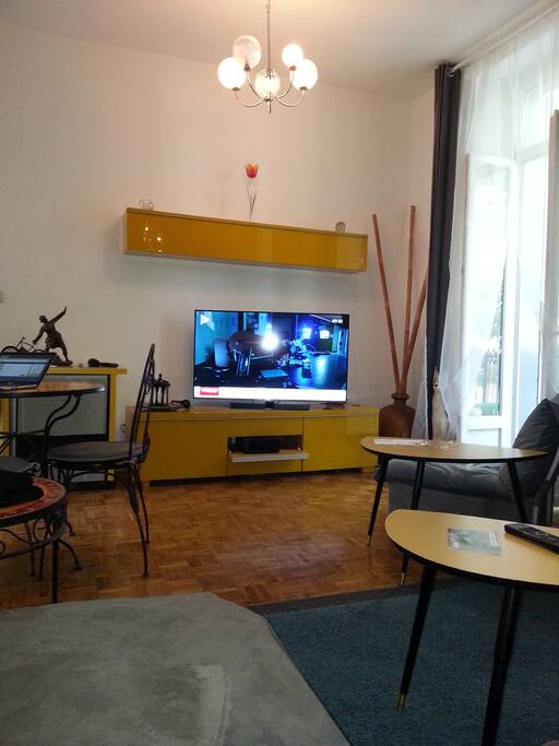 TV 125cm wifi téléphone