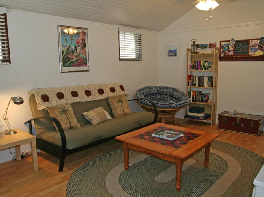 03-1409_Images_204_3-V12_322S_LR-futon_ 012