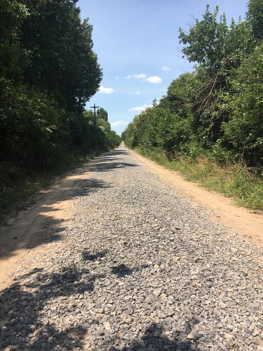 Acceso: 3 km de camino rural, desde ruta 192