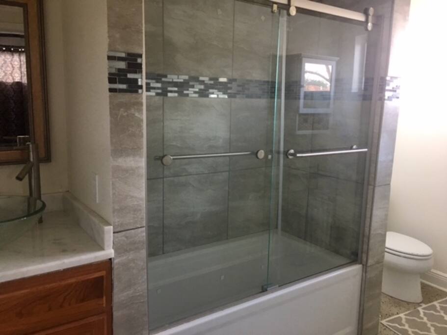 Master Bathroom Tub and Shower