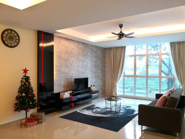 Chillax @ Cornerstone Condominium - 3BR