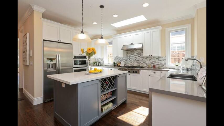 Luxurious recently built Mediterranean Home gallery image 3