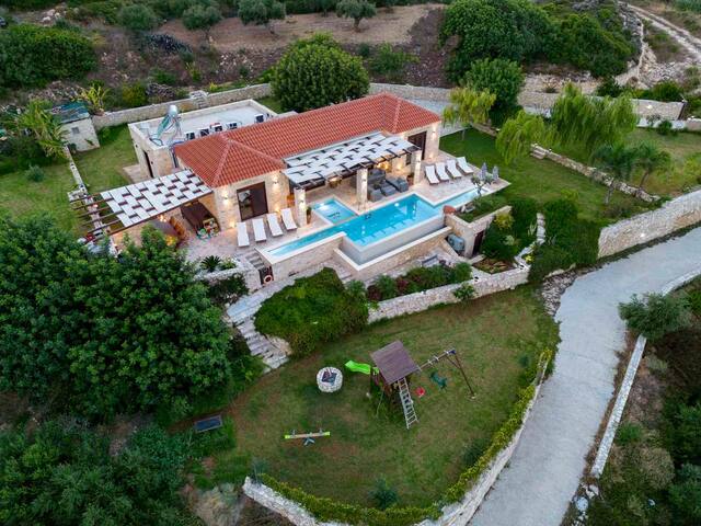 Villa Elena Chania – Explore Nature near a Luxurious Stone Villa with a Garden gallery image 3