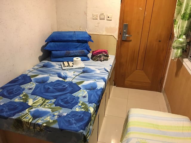 Kowloon  Rooms near K11 private toilet month rent