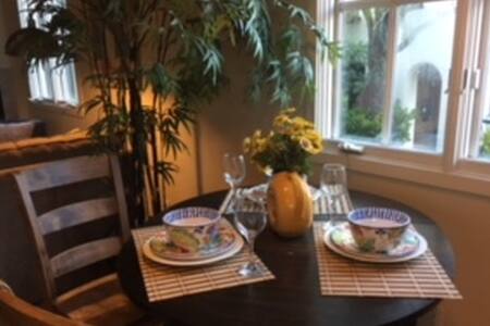 Flora Belle,  Perfect Carmel-by-the-Sea Getaway