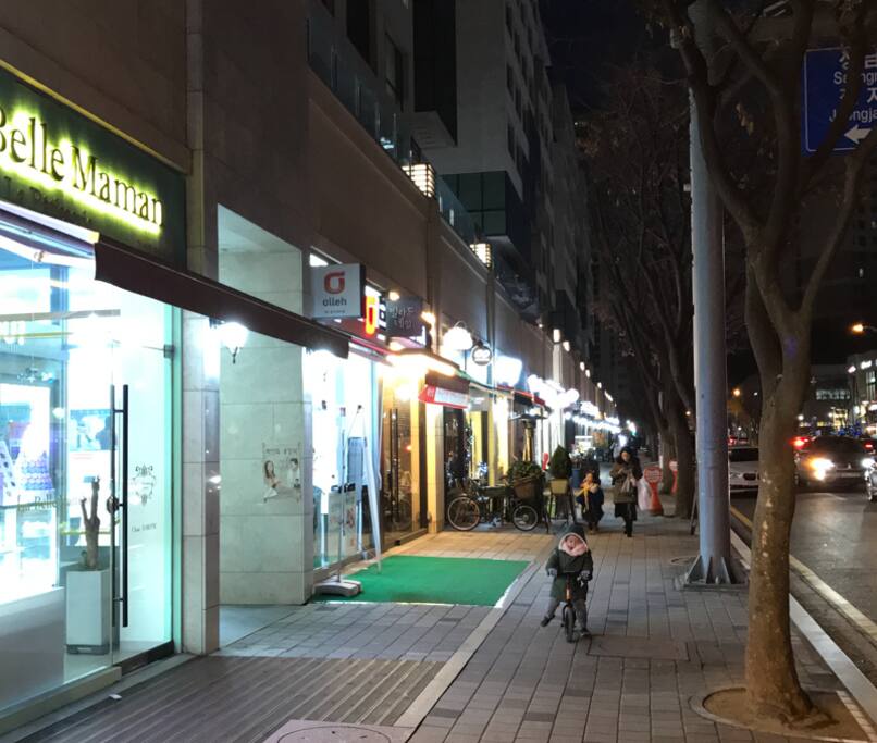 Surrounding neighborhood