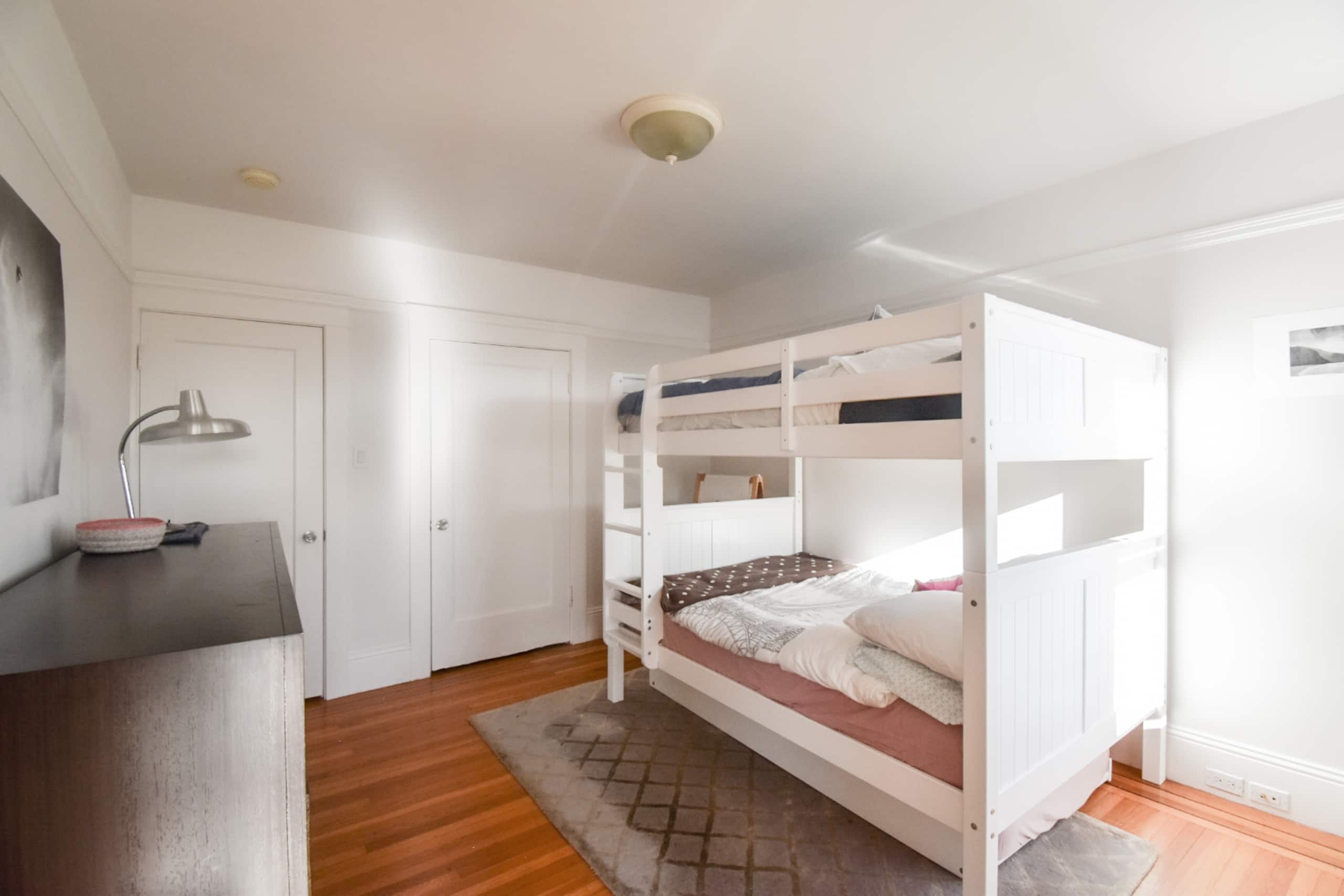 Home in San Francisco · ★4.77 · 4 bedrooms · 8 beds · 2.5 baths - Image 31