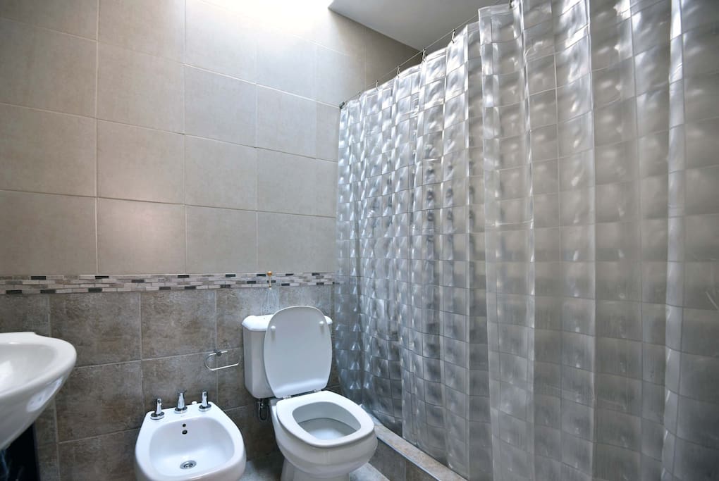 AMPLIO BAÑO