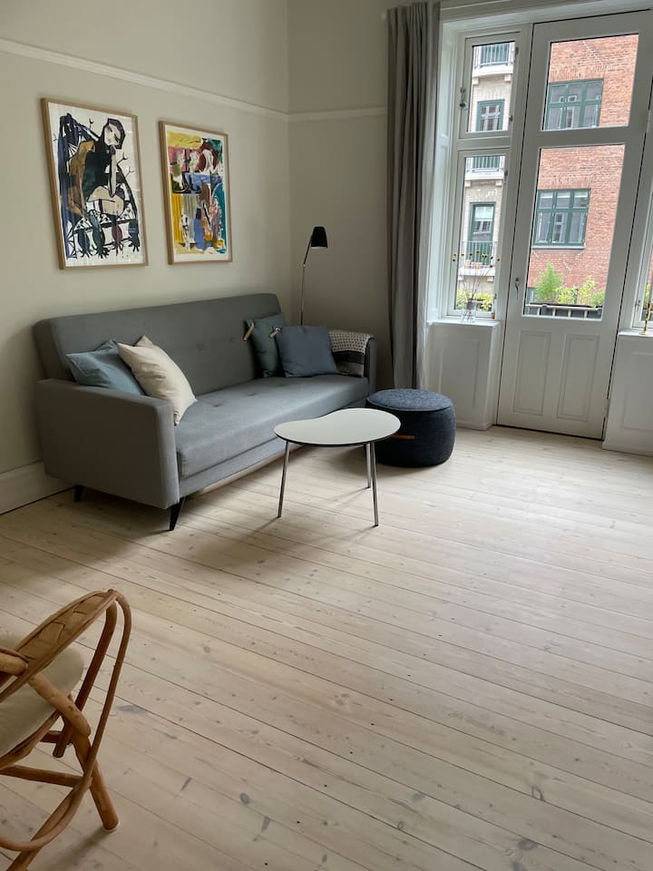 Lys ØSterbo Lejlighed Med Køkken-alrum Og Altan - Copenhagen