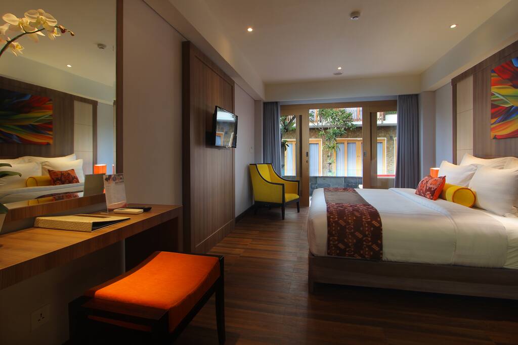 Kirana Pool Access Room