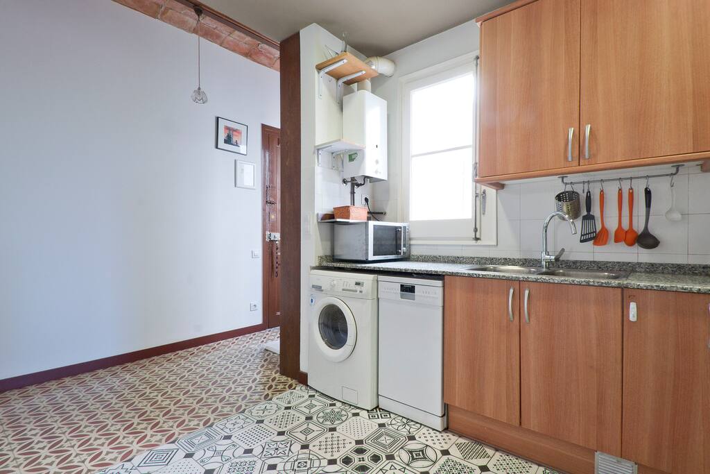Fully equipped kitchen.