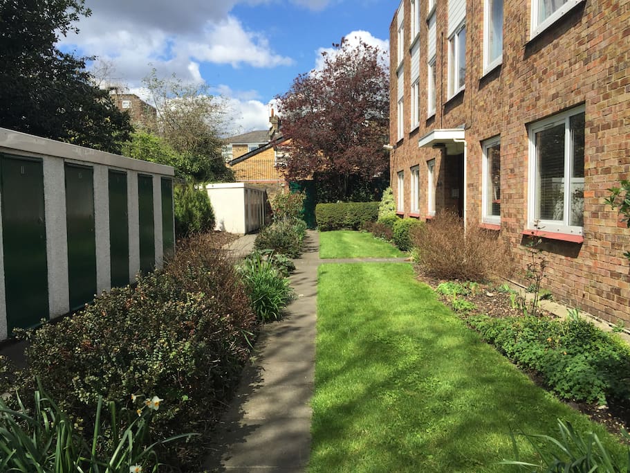 Birds and London wildlife share the grounds too!