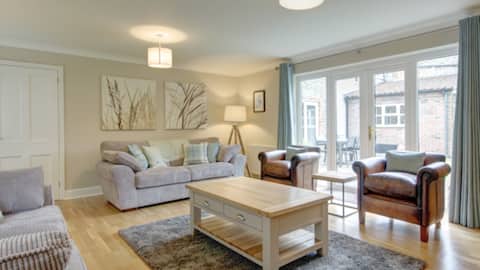 Popular Airbnb listing: Luxury Holiday Cottage, Docking, North Norfolk in Docking