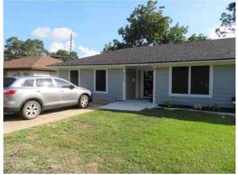 Comfy Home in Center of Town