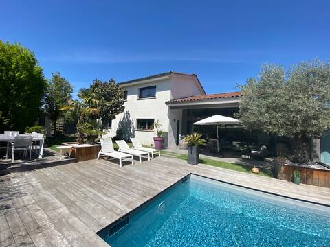 Lovely contemporary,bright and spacious villa.