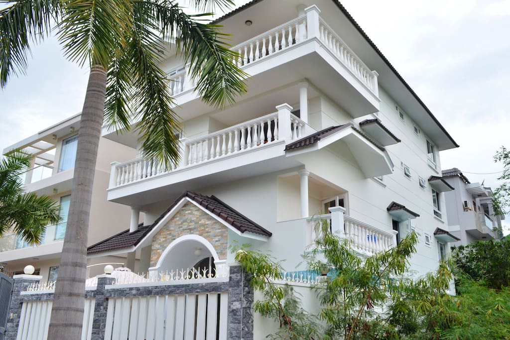 Nhà sang trọng 6 phòng ngủ