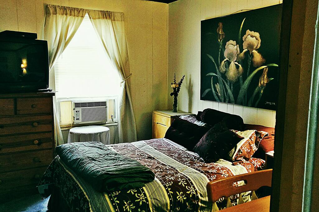 Air Conditioner- TV- Desk Space.