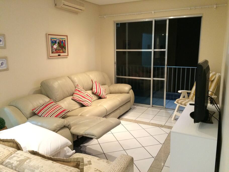 sala, com varanda ao fundo