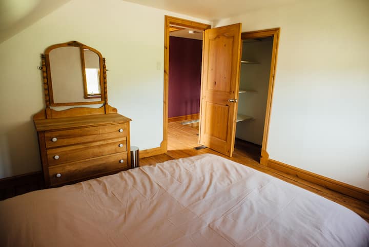 Chambre 2, lit Queen.