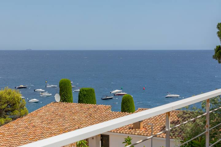 Apartment with sea views in Cala Salions gallery image 3