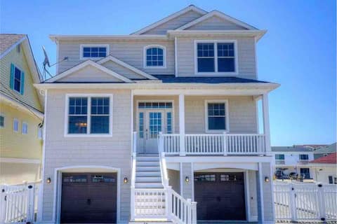 5 Bedroom Water Front Home, Minutes from LBI!