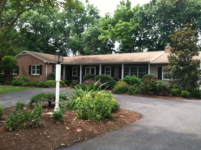 Chestertown House