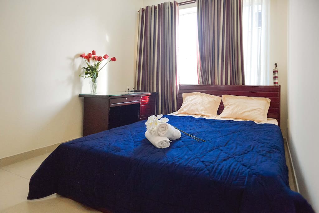 Double bed for 1 or 2 person. Cozy for 2 with kid!